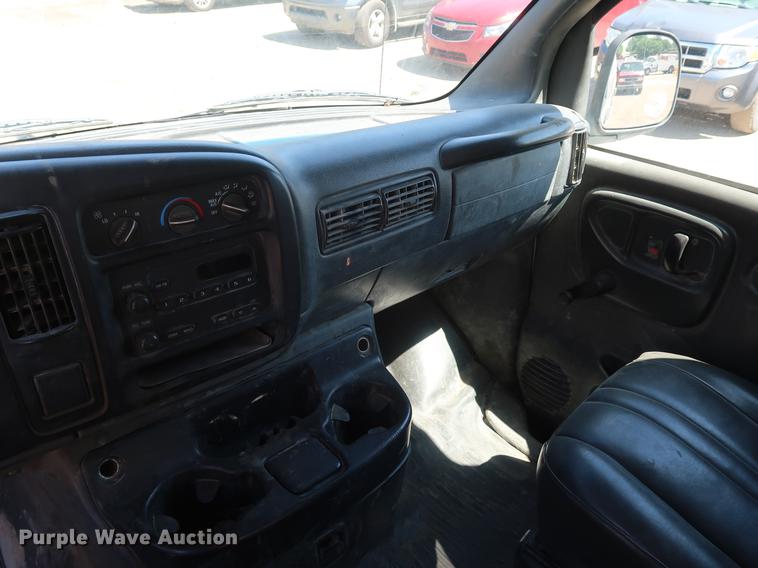 image for item DD9584 2002 Chevrolet Express 3500 van