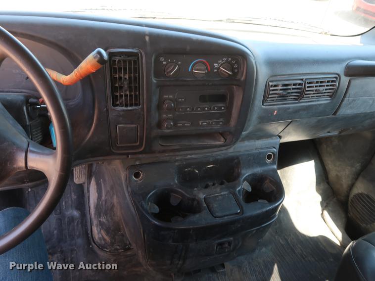 image for item DD9584 2002 Chevrolet Express 3500 van
