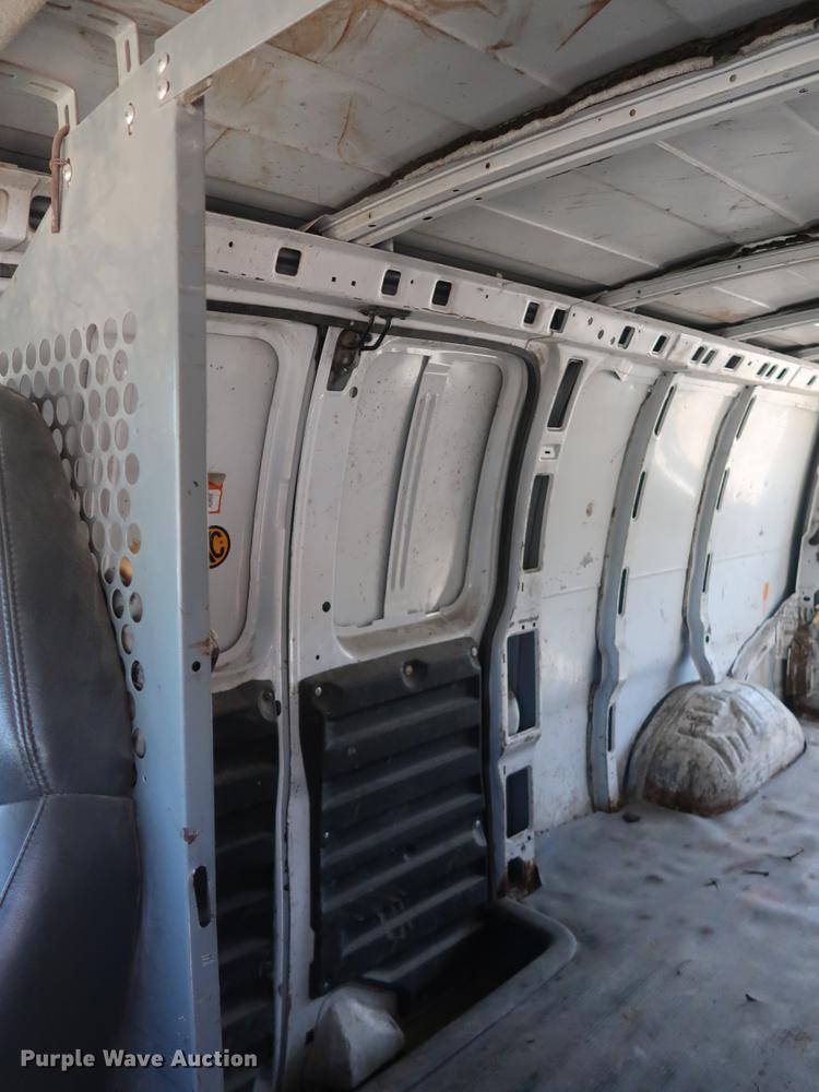 image for item DD9584 2002 Chevrolet Express 3500 van