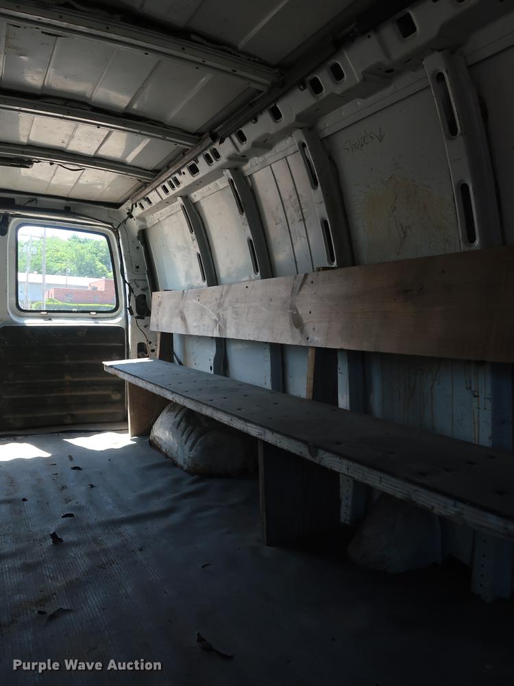 image for item DD9584 2002 Chevrolet Express 3500 van