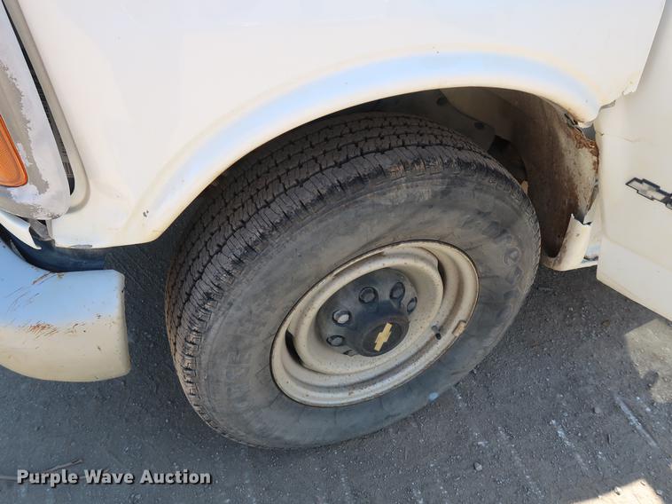 image for item DD9584 2002 Chevrolet Express 3500 van