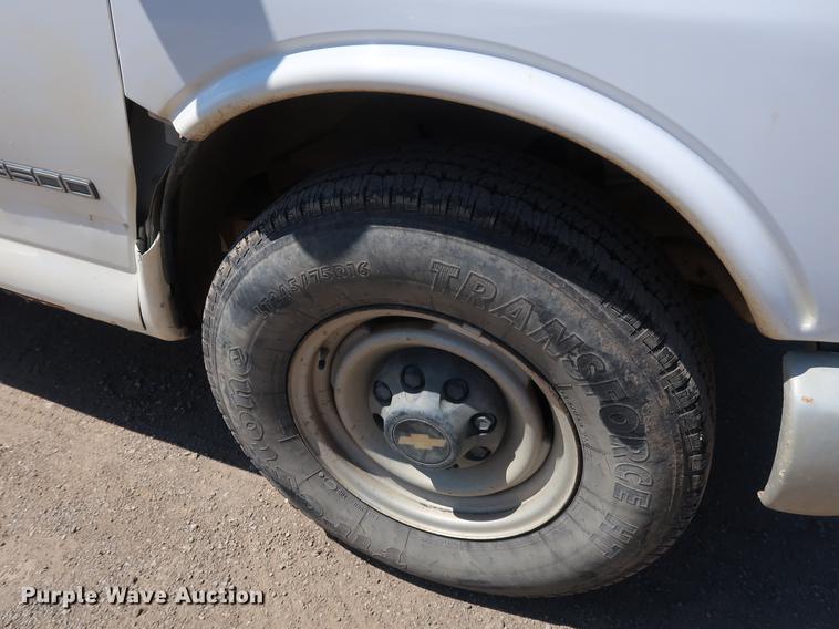 image for item DD9584 2002 Chevrolet Express 3500 van