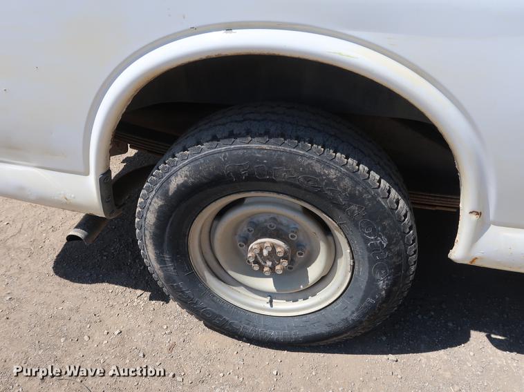 image for item DD9584 2002 Chevrolet Express 3500 van