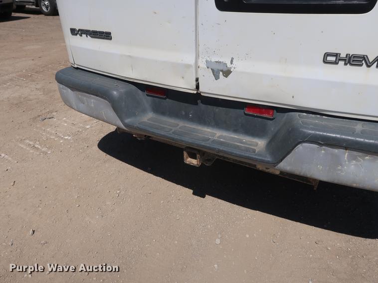 image for item DD9584 2002 Chevrolet Express 3500 van