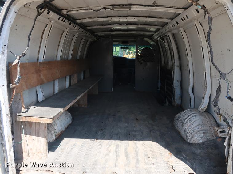 image for item DD9584 2002 Chevrolet Express 3500 van
