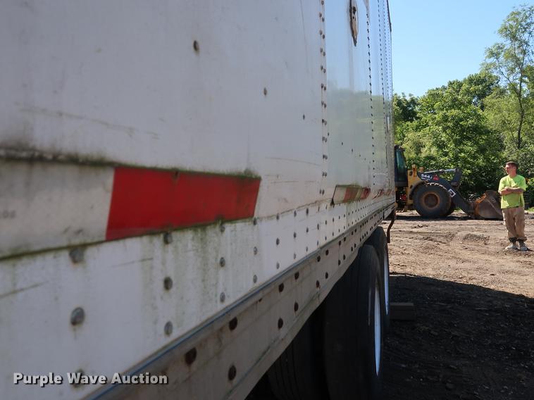 image for item DD9589 2000 Wabash dry van trailer