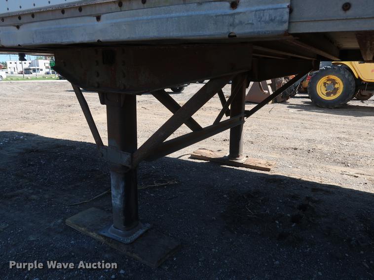 image for item DD9589 2000 Wabash dry van trailer