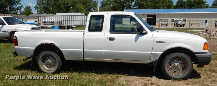 image for item DE1749 2001 Ford Ranger SuperCab pickup truck