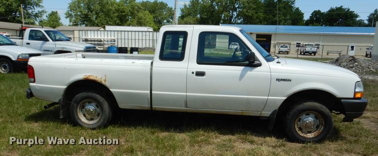 image for item DE1750 2000 Ford Ranger SuperCab pickup truck