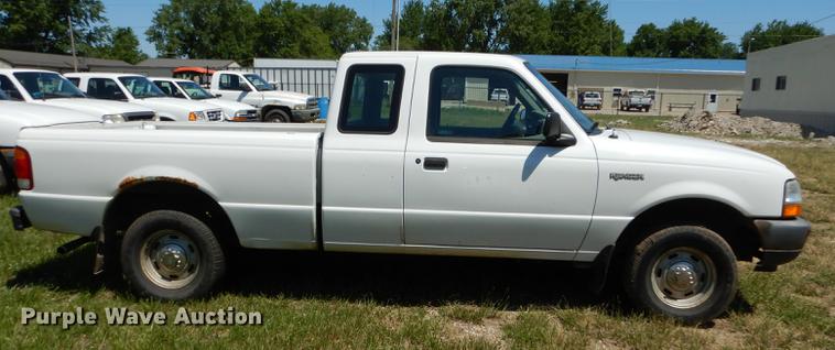 image for item DE1752 1998 Ford Ranger SuperCab pickup truck