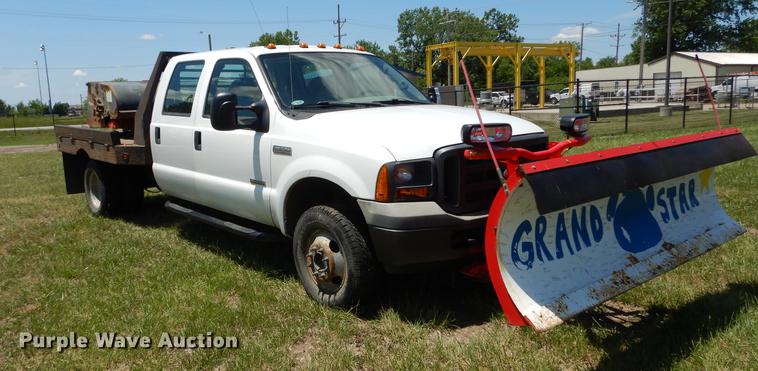 image for item DE1753 2005 Ford F350 Super Duty Crew Cab dump flatbed pickup truck