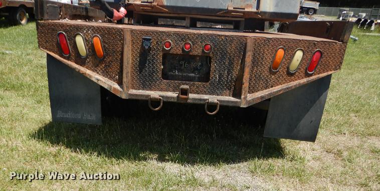 image for item DE1753 2005 Ford F350 Super Duty Crew Cab dump flatbed pickup truck