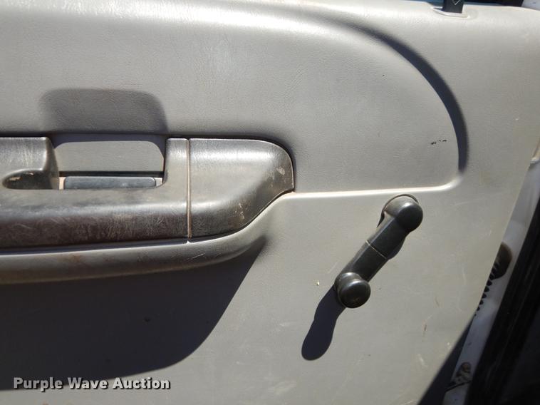 image for item DE1753 2005 Ford F350 Super Duty Crew Cab dump flatbed pickup truck