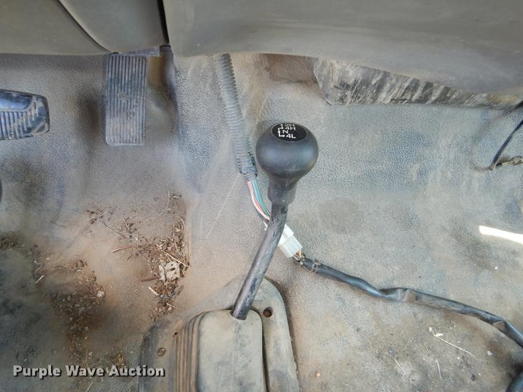 image for item DE1753 2005 Ford F350 Super Duty Crew Cab dump flatbed pickup truck