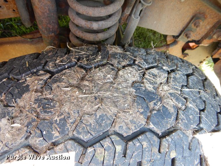 image for item DE1753 2005 Ford F350 Super Duty Crew Cab dump flatbed pickup truck