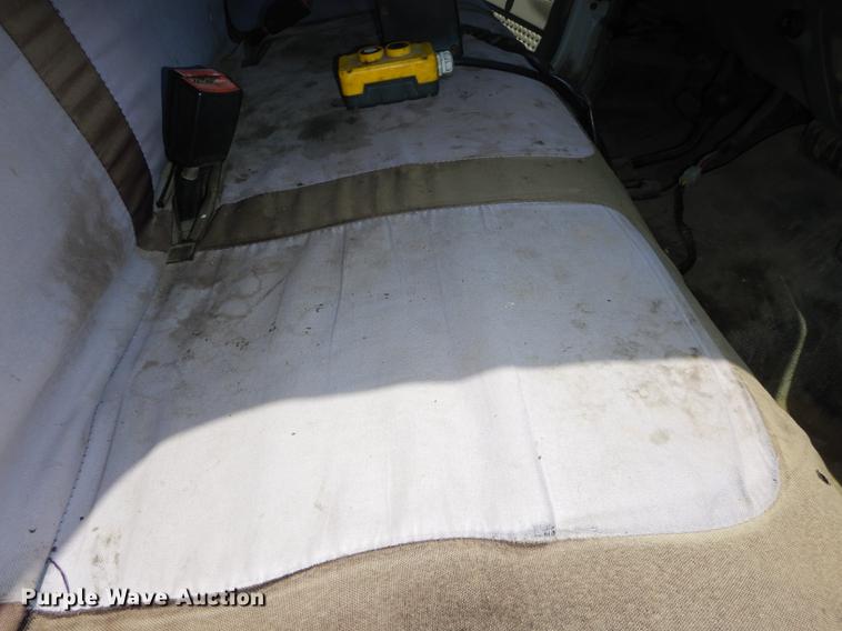 image for item DE1753 2005 Ford F350 Super Duty Crew Cab dump flatbed pickup truck