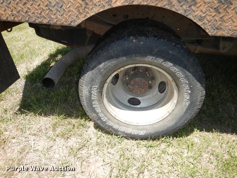 image for item DE1753 2005 Ford F350 Super Duty Crew Cab dump flatbed pickup truck