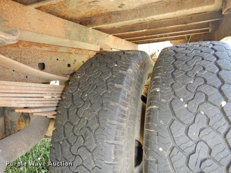 image for item DE1753 2005 Ford F350 Super Duty Crew Cab dump flatbed pickup truck