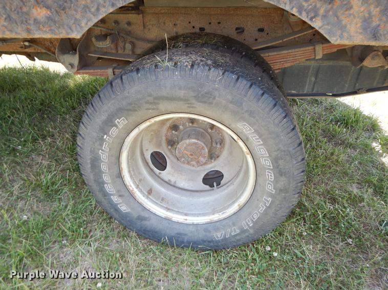 image for item DE1753 2005 Ford F350 Super Duty Crew Cab dump flatbed pickup truck