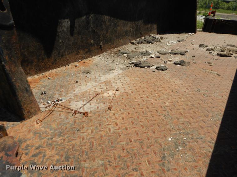 image for item DE1753 2005 Ford F350 Super Duty Crew Cab dump flatbed pickup truck