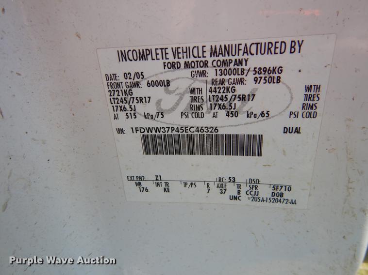 image for item DE1753 2005 Ford F350 Super Duty Crew Cab dump flatbed pickup truck