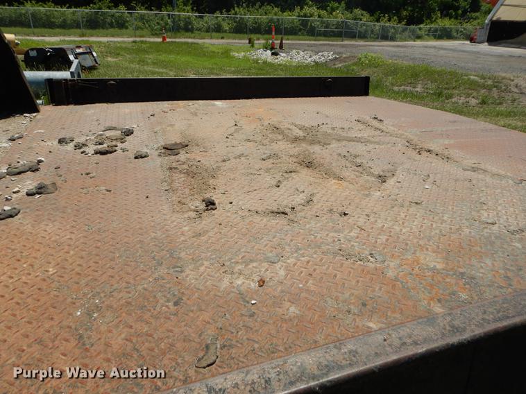 image for item DE1753 2005 Ford F350 Super Duty Crew Cab dump flatbed pickup truck