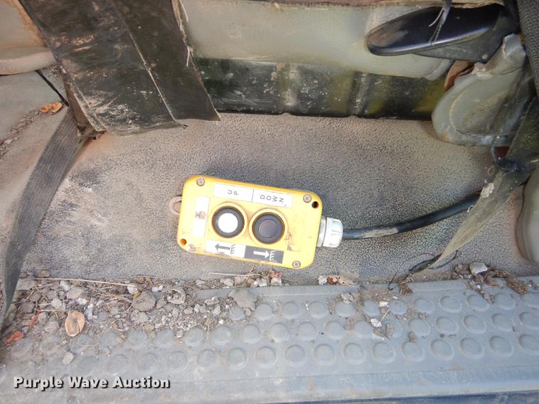 image for item DE1755 2004 Ford F350 Super Duty XL Crew Cab dump flatbed pickup truck