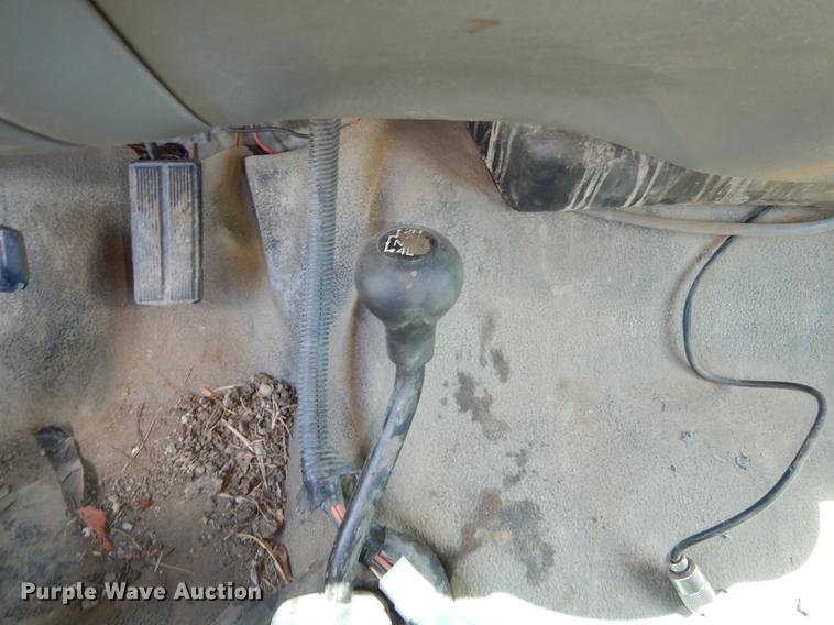 image for item DE1755 2004 Ford F350 Super Duty XL Crew Cab dump flatbed pickup truck