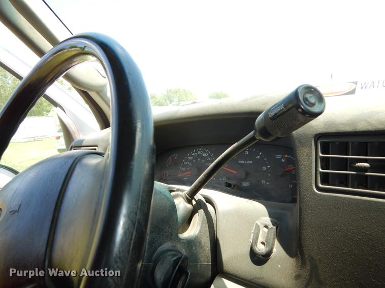 image for item DE1755 2004 Ford F350 Super Duty XL Crew Cab dump flatbed pickup truck