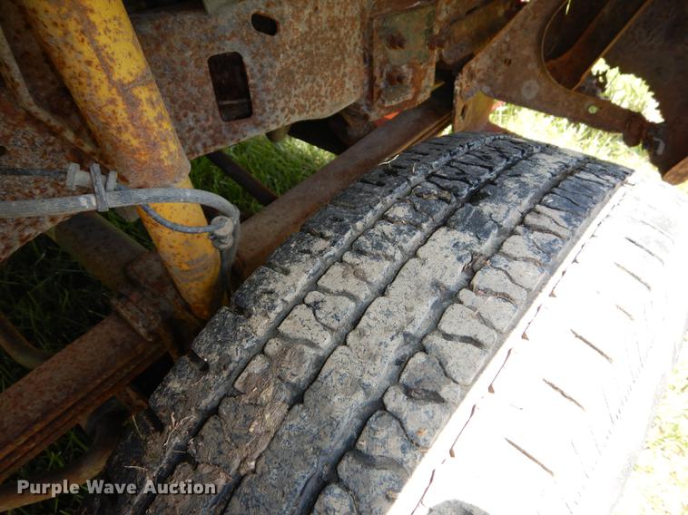 image for item DE1755 2004 Ford F350 Super Duty XL Crew Cab dump flatbed pickup truck