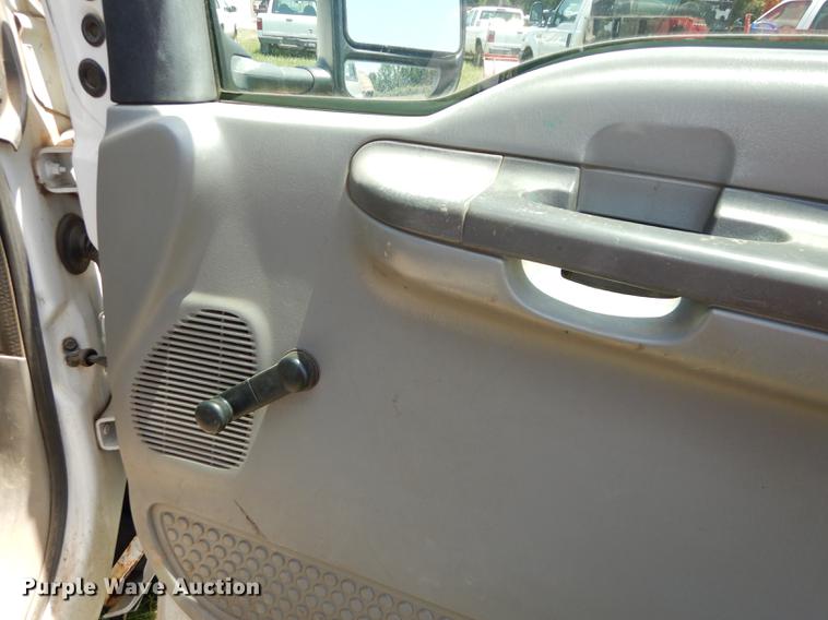 image for item DE1755 2004 Ford F350 Super Duty XL Crew Cab dump flatbed pickup truck