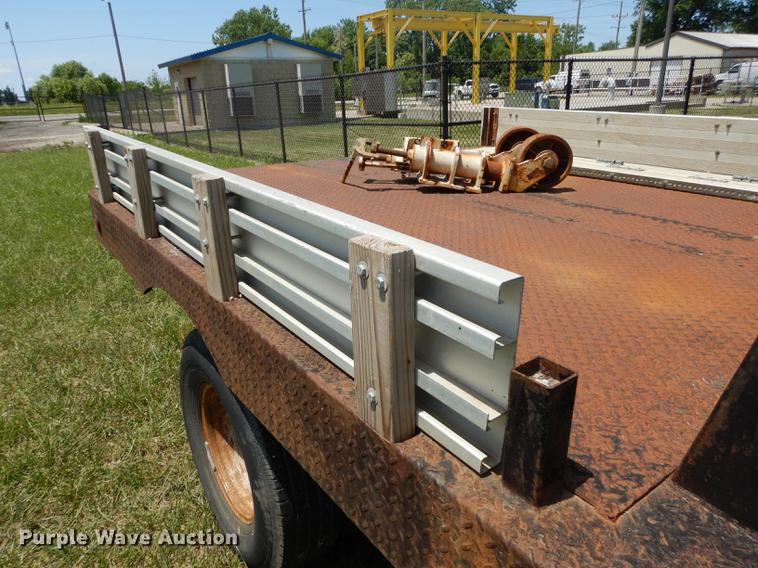 image for item DE1755 2004 Ford F350 Super Duty XL Crew Cab dump flatbed pickup truck