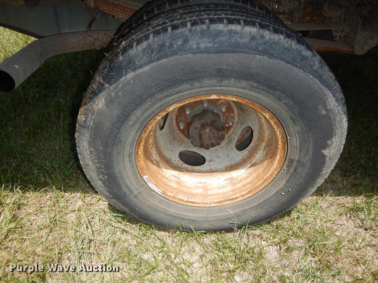 image for item DE1755 2004 Ford F350 Super Duty XL Crew Cab dump flatbed pickup truck