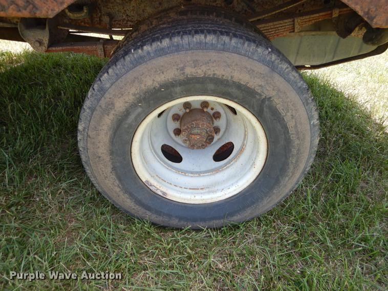 image for item DE1755 2004 Ford F350 Super Duty XL Crew Cab dump flatbed pickup truck