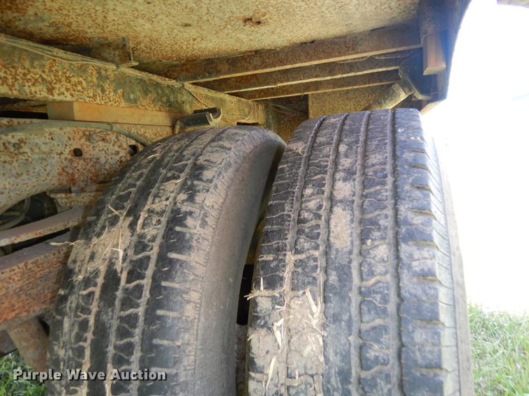 image for item DE1755 2004 Ford F350 Super Duty XL Crew Cab dump flatbed pickup truck