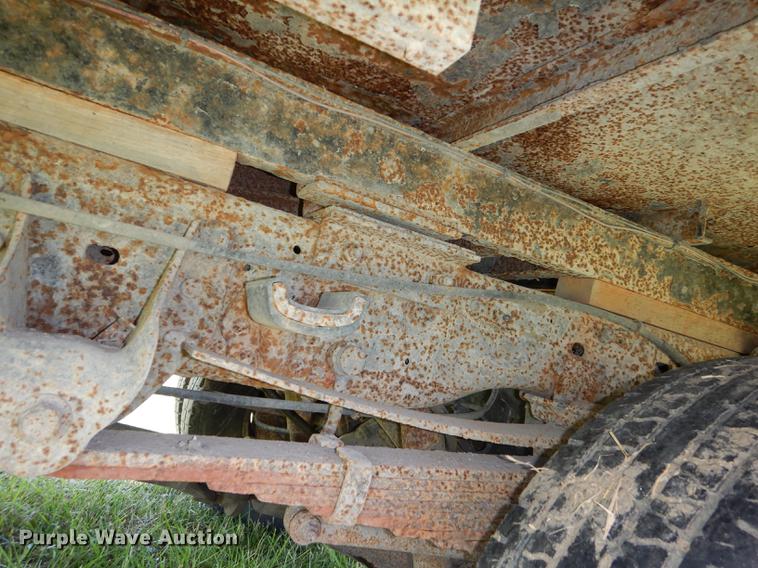 image for item DE1755 2004 Ford F350 Super Duty XL Crew Cab dump flatbed pickup truck