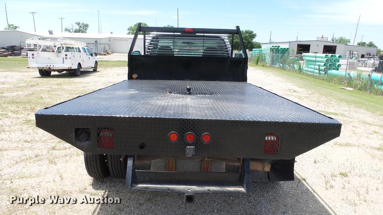 image for item DE7098 1999 Ford F550 flatbed truck