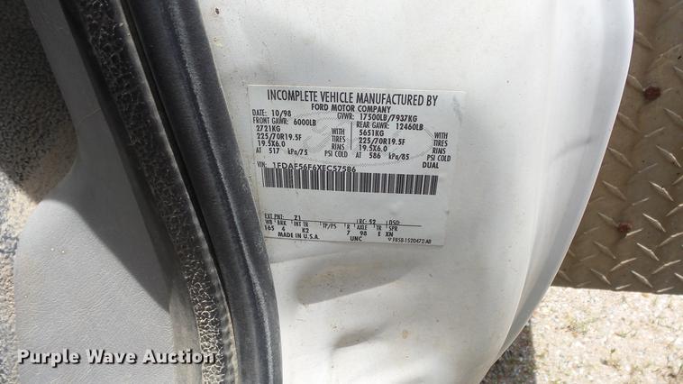 image for item DE7098 1999 Ford F550 flatbed truck