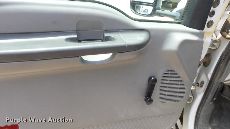 image for item DE7098 1999 Ford F550 flatbed truck