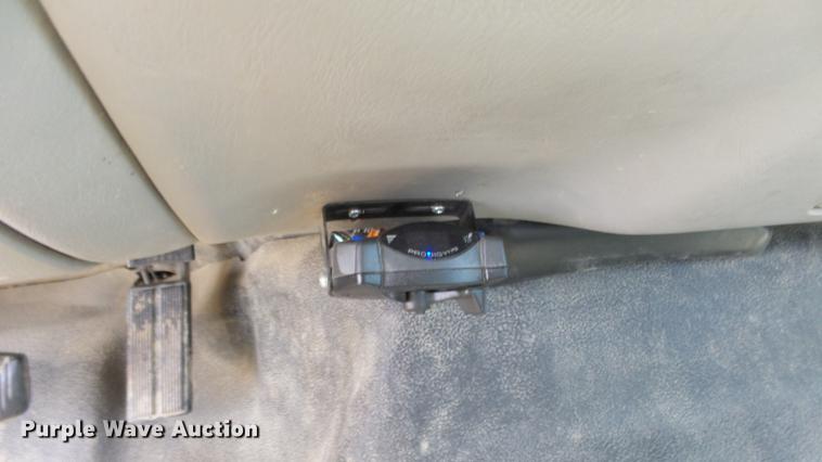 image for item DE7098 1999 Ford F550 flatbed truck