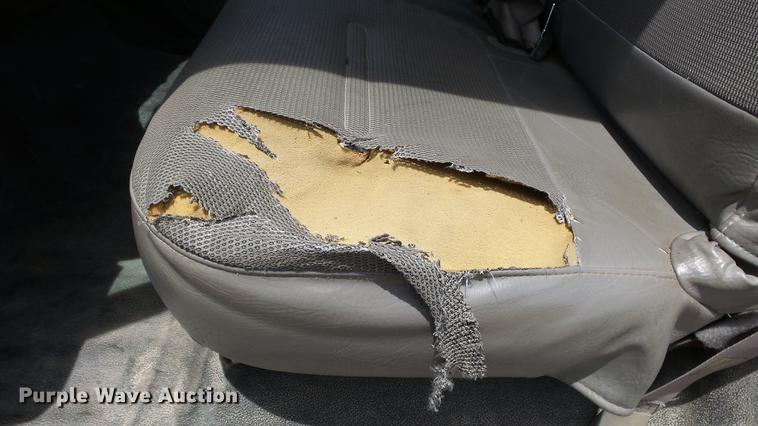 image for item DE7098 1999 Ford F550 flatbed truck