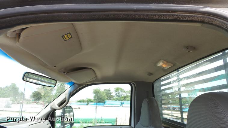 image for item DE7098 1999 Ford F550 flatbed truck