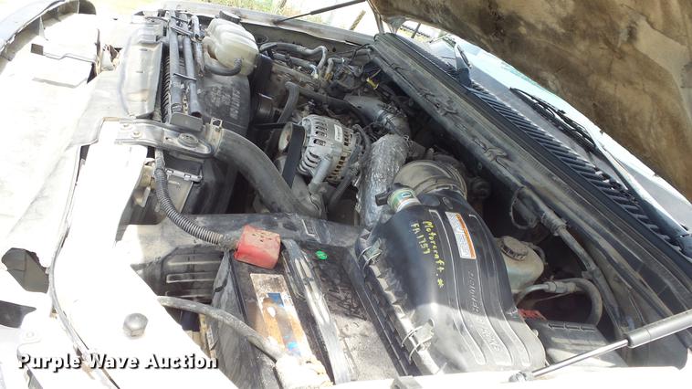 image for item DE7098 1999 Ford F550 flatbed truck