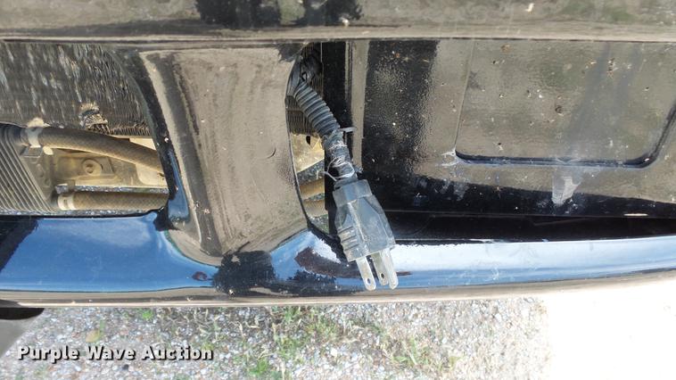 image for item DE7098 1999 Ford F550 flatbed truck