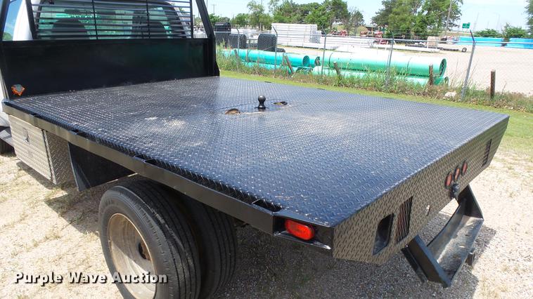 image for item DE7098 1999 Ford F550 flatbed truck