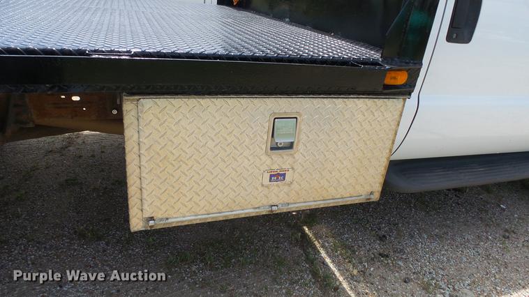 image for item DE7098 1999 Ford F550 flatbed truck