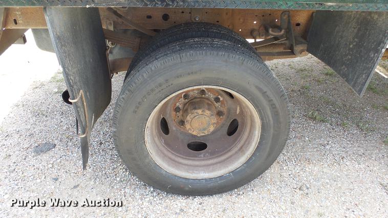 image for item DE7098 1999 Ford F550 flatbed truck