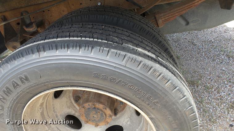 image for item DE7098 1999 Ford F550 flatbed truck