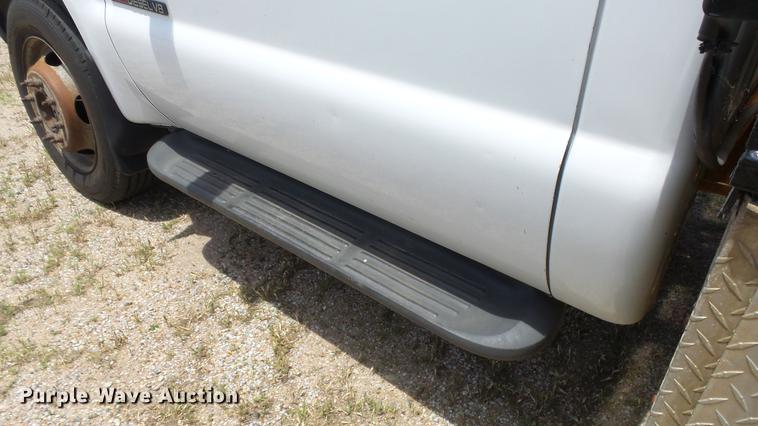 image for item DE7098 1999 Ford F550 flatbed truck