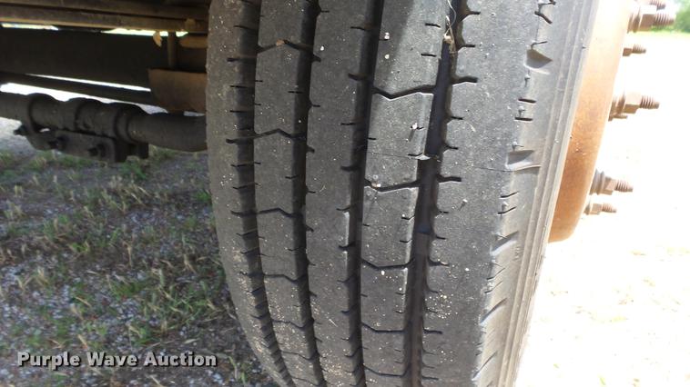 image for item DE7098 1999 Ford F550 flatbed truck